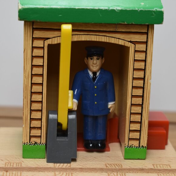 Sodor Conductor Shed 2001 Learning Curve Wooden Railway Thomas the Train - Picture 3 of 8